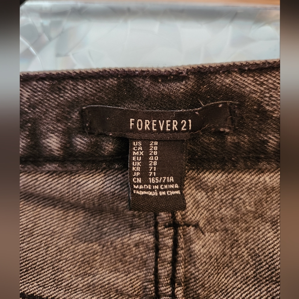 Forever 21 High-Waisted Distressed Black Jean Shorts - Picture 3 of 6
